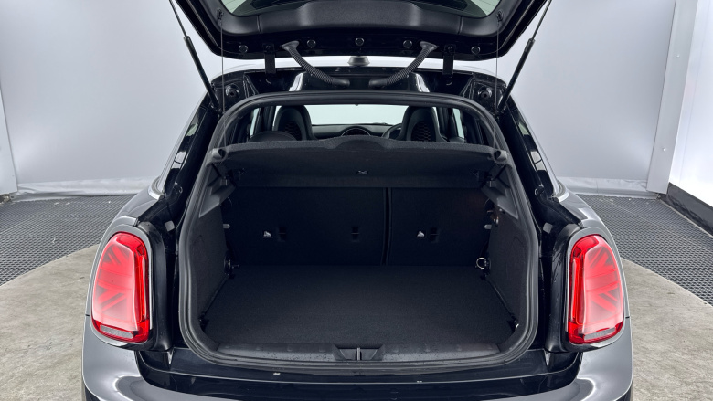 MINI Hatchback 1.5 Cooper Sport Premium 5dr Auto Petrol Hatchback